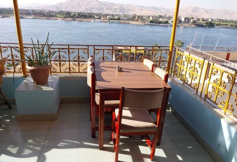 Merry Land Hotel & Roof Top Nile Restaurant Luxor