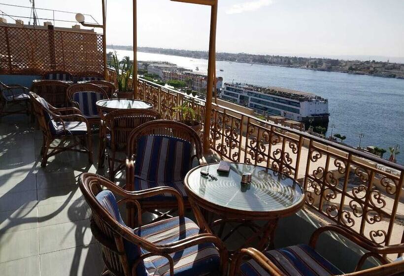 Merry Land Hotel & Roof Top Nile Restaurant Luxor