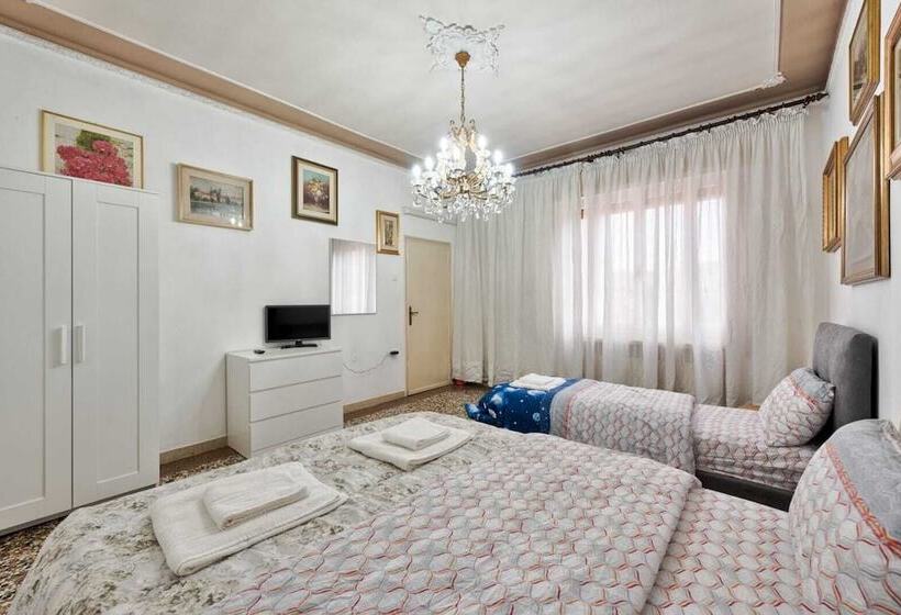 پانسیون Santa Marina Venice Apartment