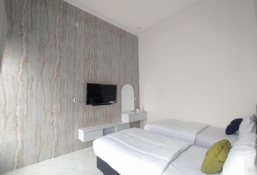 Urbanview Hotel Nimara Ngawi By Reddoorz