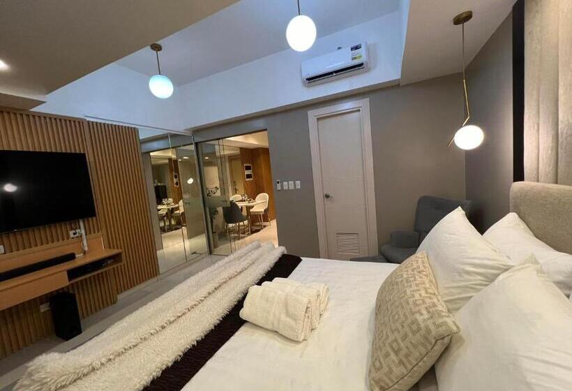 Vibe Condo At Uptown Parksuites Bgc