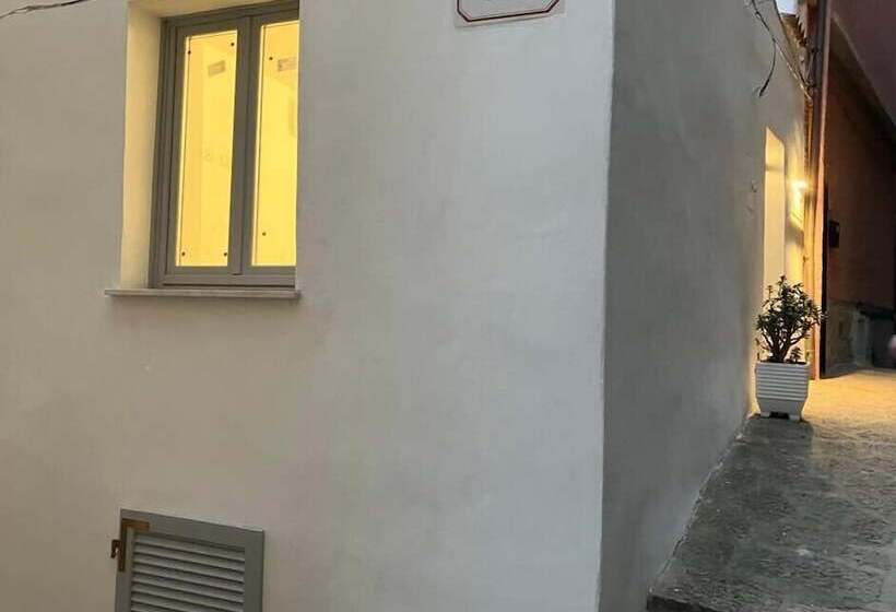 تختخواب و صبحانه Residenza Nel Borgo L Appusentu