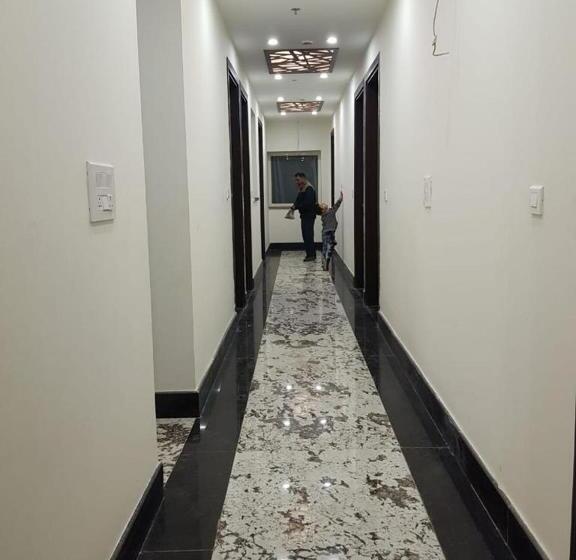 בית מלון כפרי New Gokul Grand