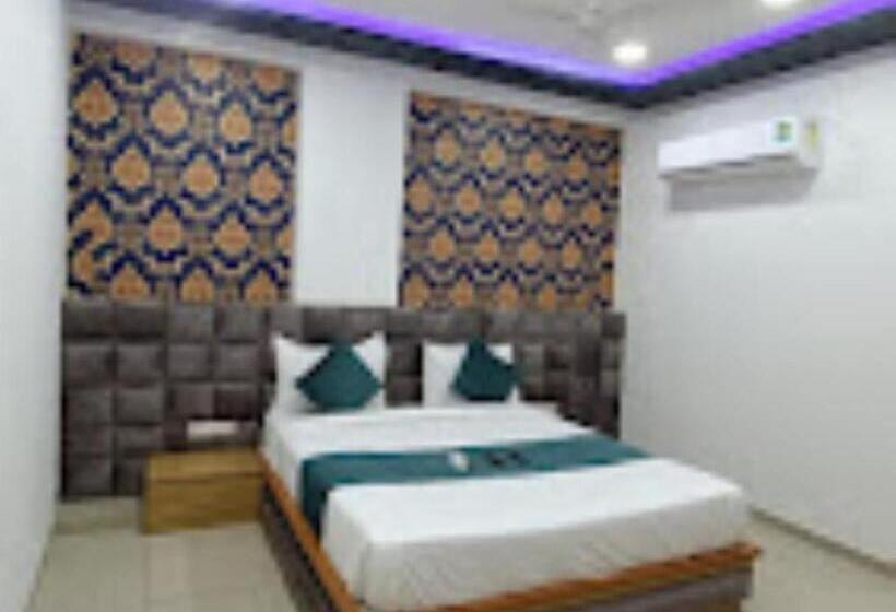 Отель Rudra Palace , Anand