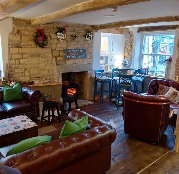 هتل Sanctuary Inn