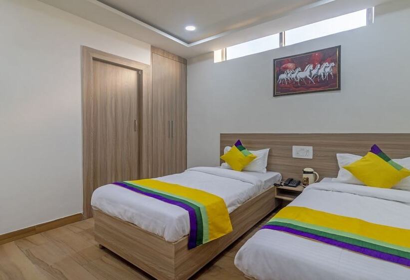 Itsy Hotels Krishna Residency, Govardhan Chauraha