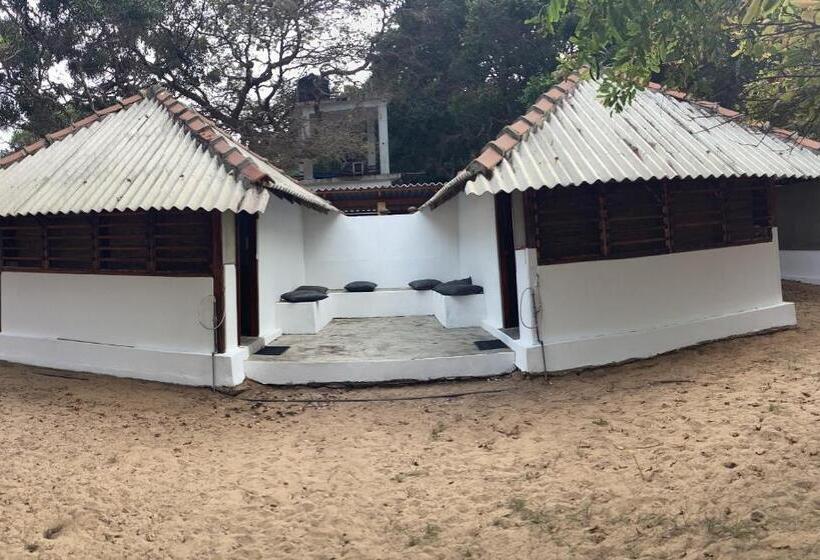 پانسیون Upali Beach Surf Resort & Café