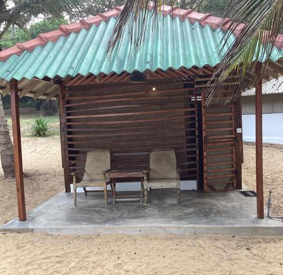پانسیون Upali Beach Surf Resort & Café
