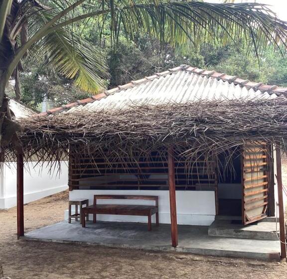 پانسیون Upali Beach Surf Resort & Café