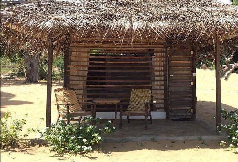 پانسیون Upali Beach Surf Resort & Café