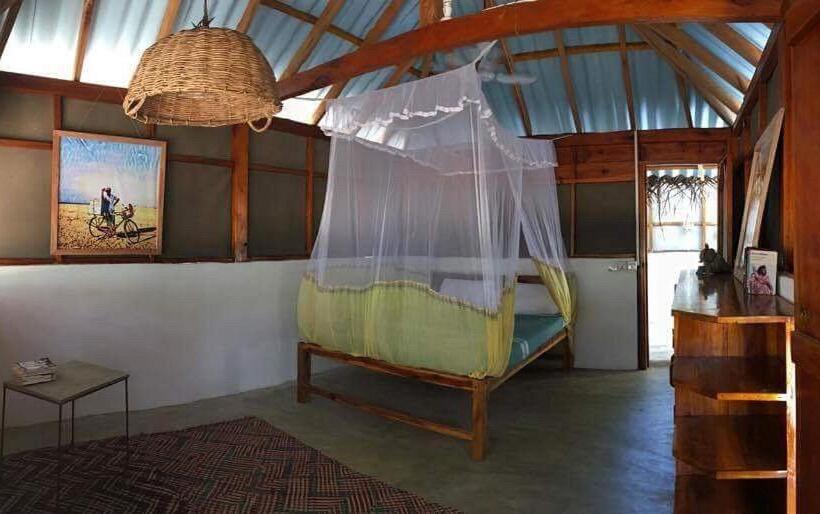 پانسیون Upali Beach Surf Resort & Café