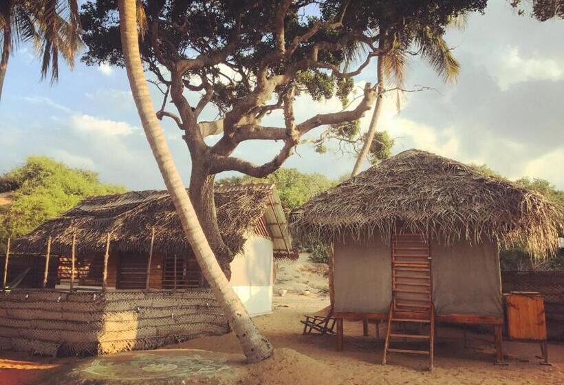 پانسیون Upali Beach Surf Resort & Café