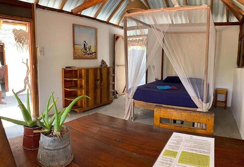پانسیون Upali Beach Surf Resort & Café