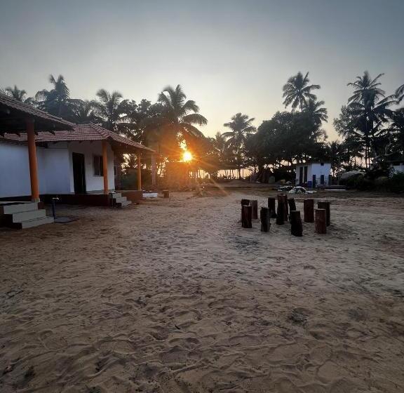 Revibe Beach Hostel Gokarna