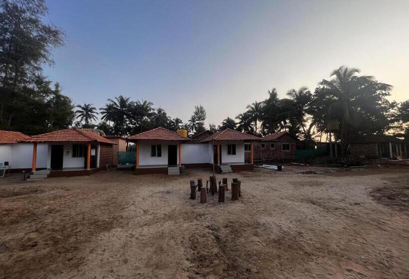 Revibe Beach Hostel Gokarna