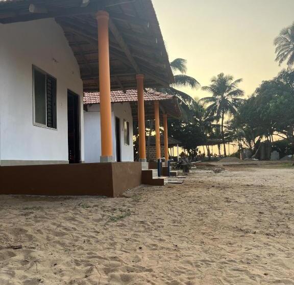 Revibe Beach Hostel Gokarna