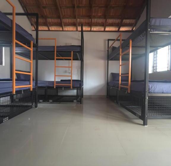 Revibe Beach Hostel Gokarna