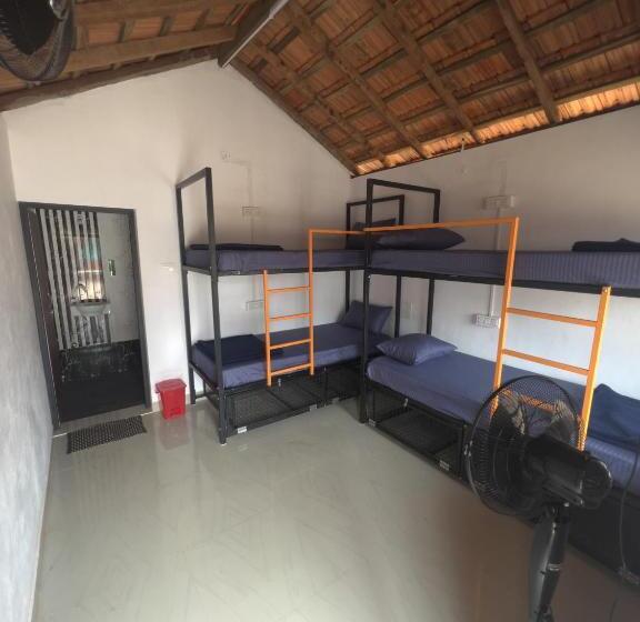 Revibe Beach Hostel Gokarna