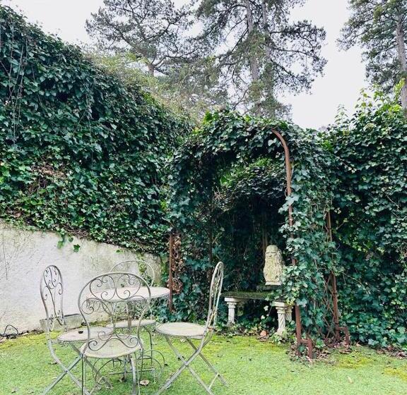 تختخواب و صبحانه Maison D Hôtes Prince Face Au Château Du Clos Luce