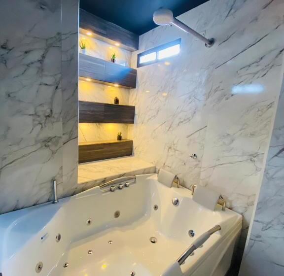 هتل Calle Real Inn