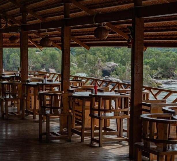 酒店 Leo Woods Hampi River View