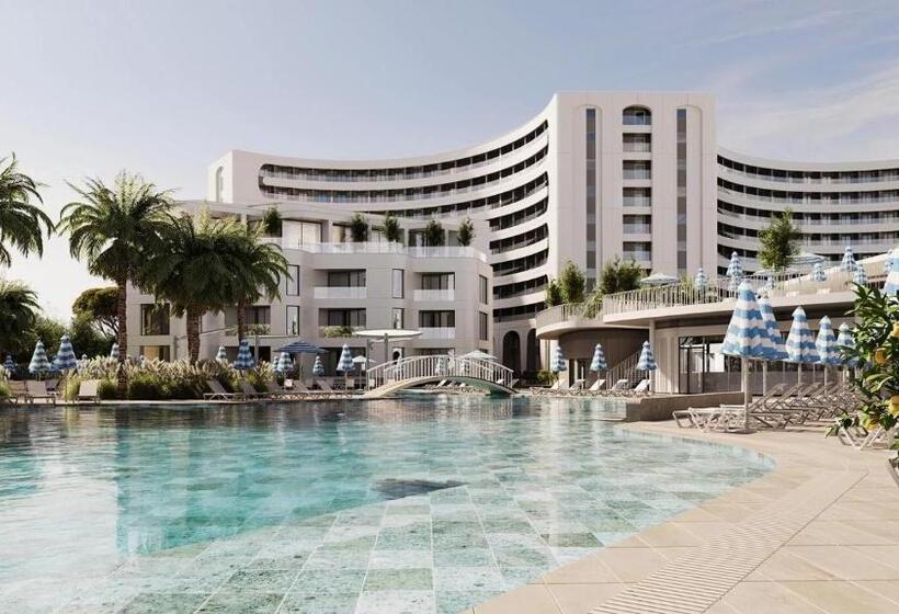 هتل Livingston Grand Resort & Spa