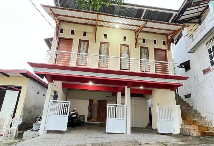 ホテル Oyo 93422 Villa Tirto