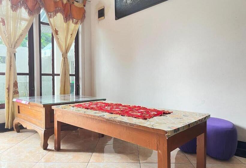 酒店 Oyo 93422 Villa Tirto