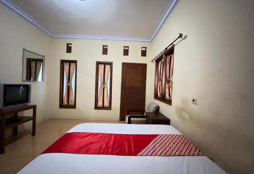 ホテル Oyo 93422 Villa Tirto