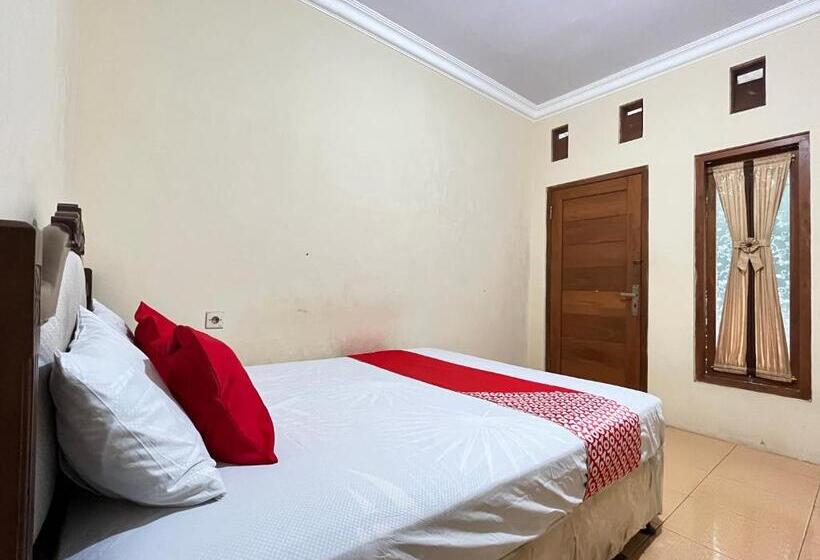 ホテル Oyo 93422 Villa Tirto