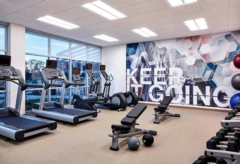 Отель Springhill Suites By Marriott Roanoke North