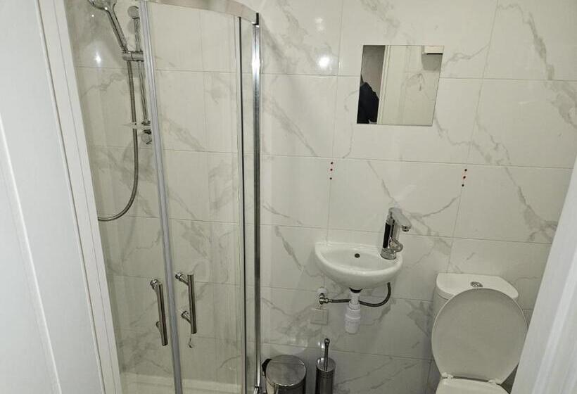 Пансион A Home In A Room