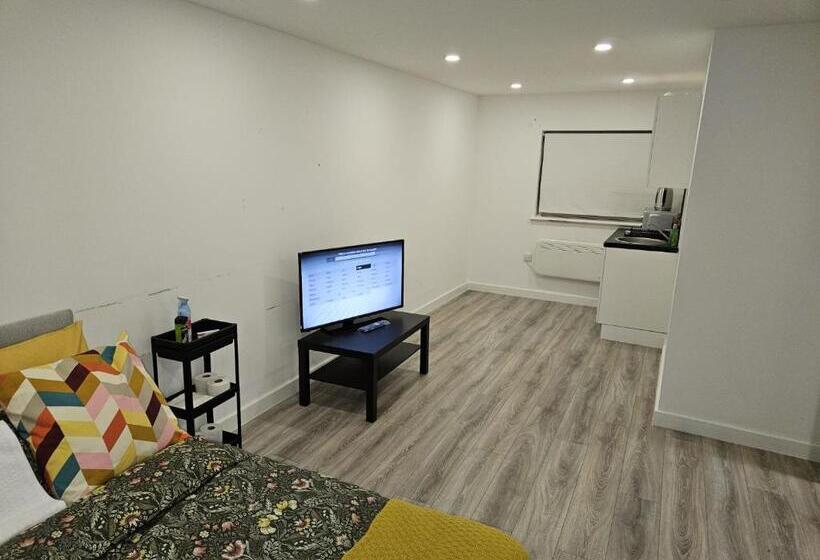 Пансион A Home In A Room