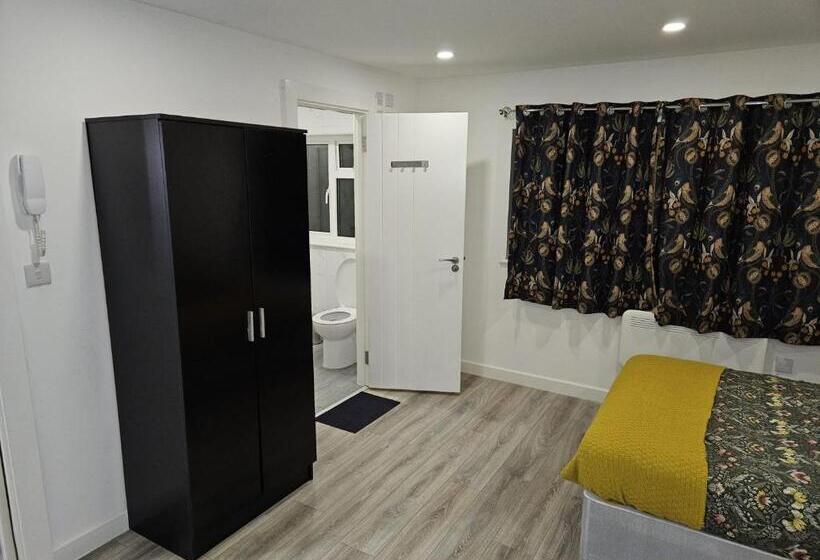 Пансион A Home In A Room