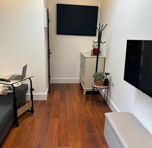 Пансион Bespoke Gallery Guesthouse