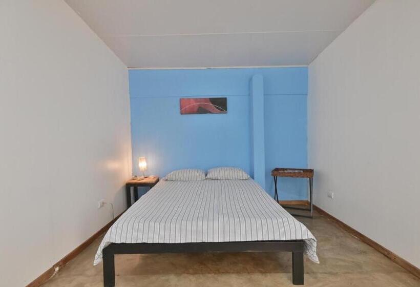 پانسیون Hostel Real