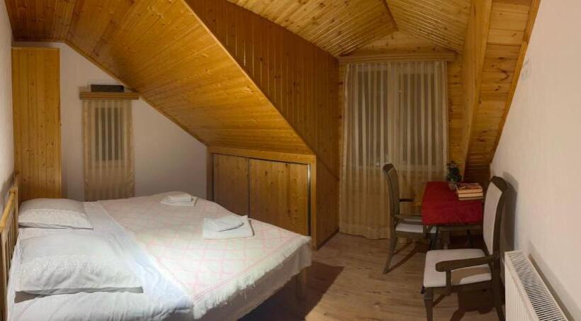 پانسیون Nino & Irodi S Guest House