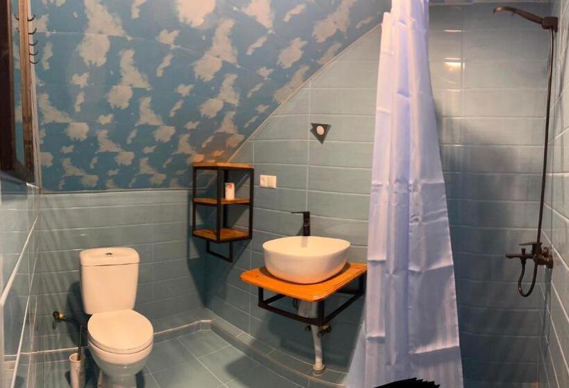 پانسیون Nino & Irodi S Guest House