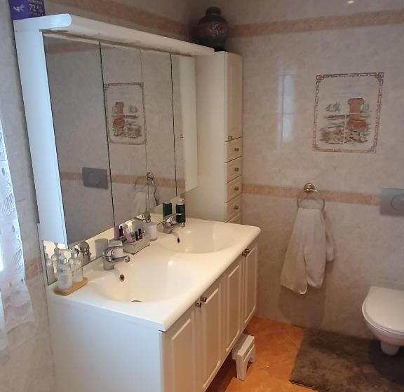 膳宿费 Room In Bb   Nathalies Home   2 Bedrooms Breakfast