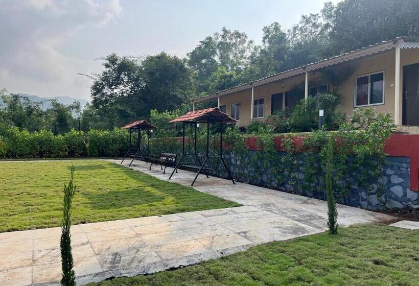 אתר נופש Vrisa Mountain Retreat