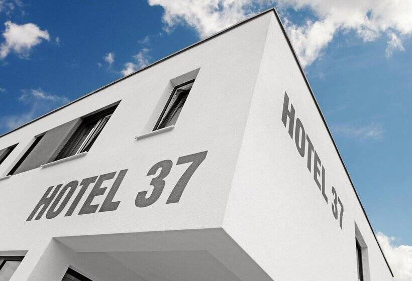 هتل 37