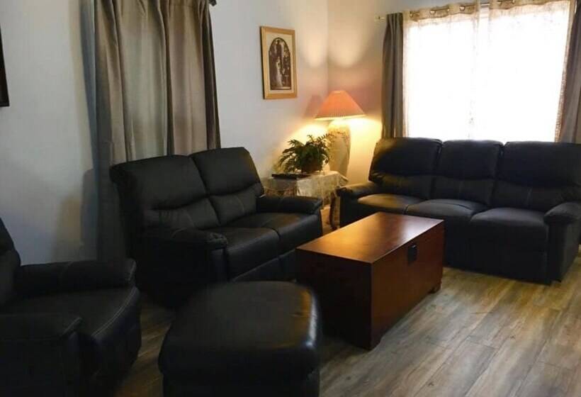 هتل American Oak Resort