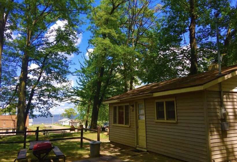 هتل American Oak Resort