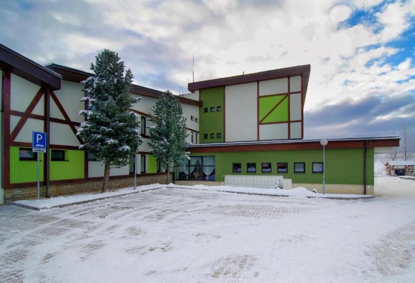 هتل Apartmanovy Dom Familia Smokovec