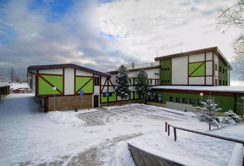هتل Apartmanovy Dom Familia Smokovec