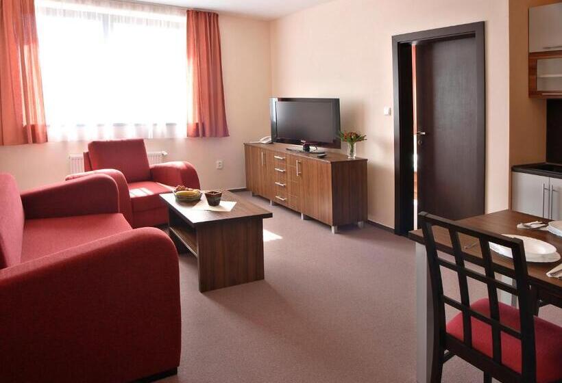 هتل Apartmanovy Dom Familia Smokovec