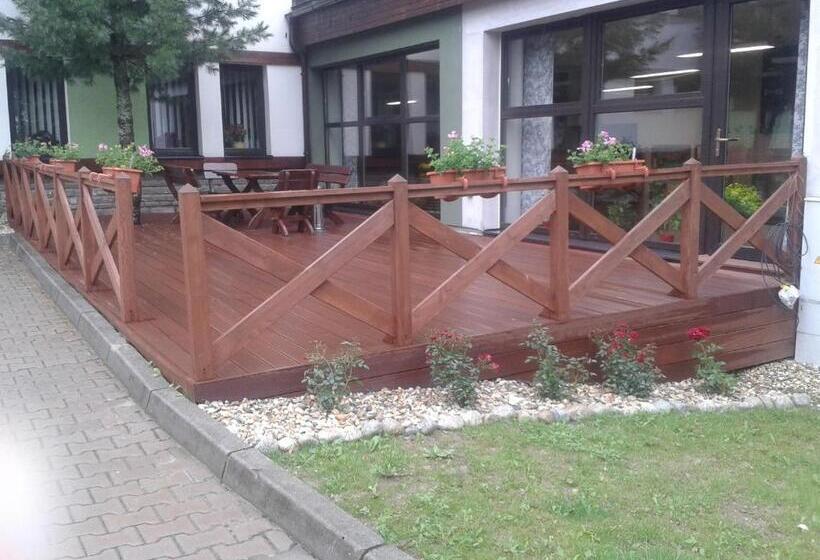 هتل Apartmanovy Dom Familia Smokovec