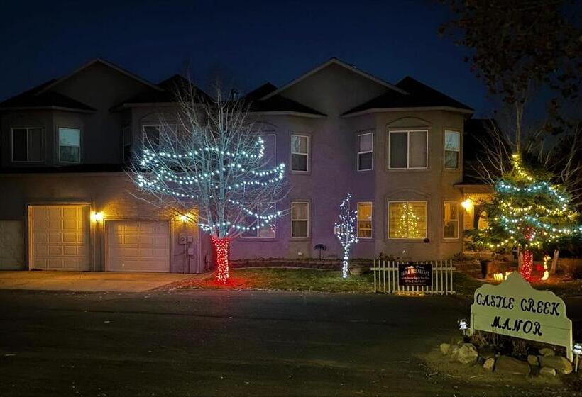 هتل Castle Creek Manor