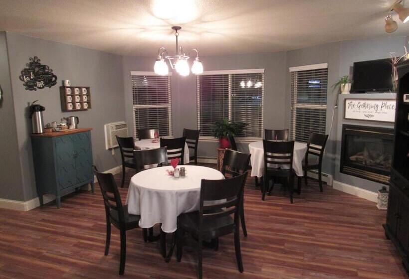 هتل Castle Creek Manor