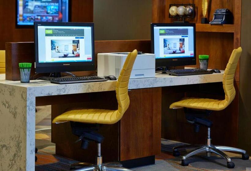 هتل Courtyard By Marriott Lake George